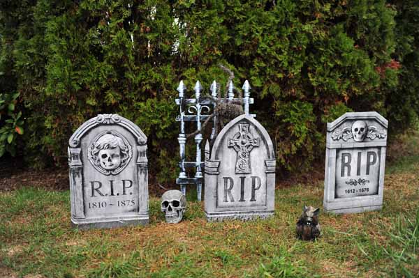 22-Inch Photoreal Celtic Tombstone Halloween Decoration